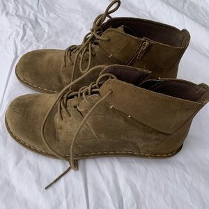 Clark Suede Boots